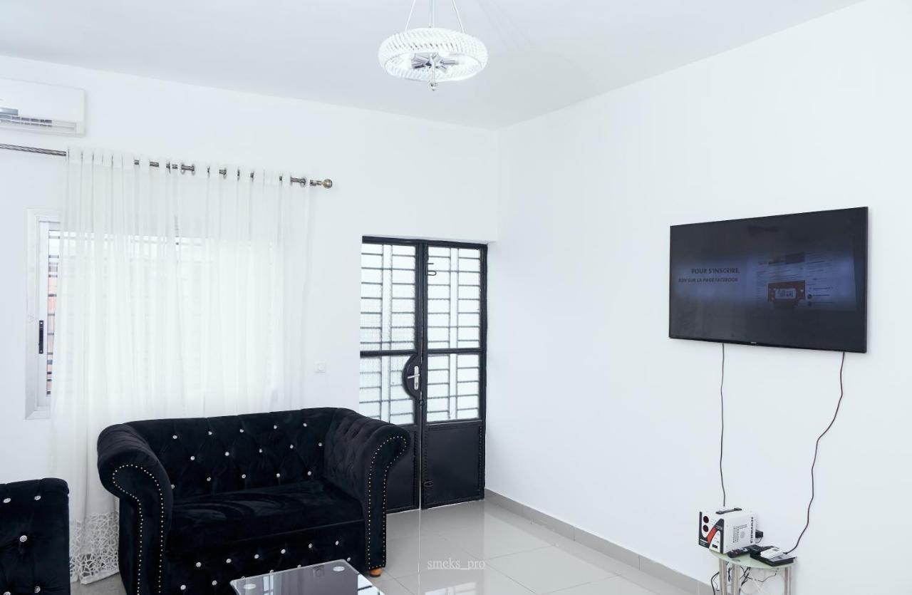 L'Immeuble Queen M.N.M Douala Ngoại thất bức ảnh