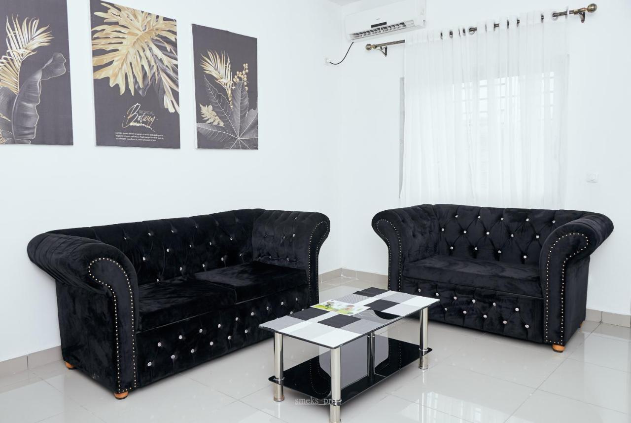 L'Immeuble Queen M.N.M Douala Ngoại thất bức ảnh